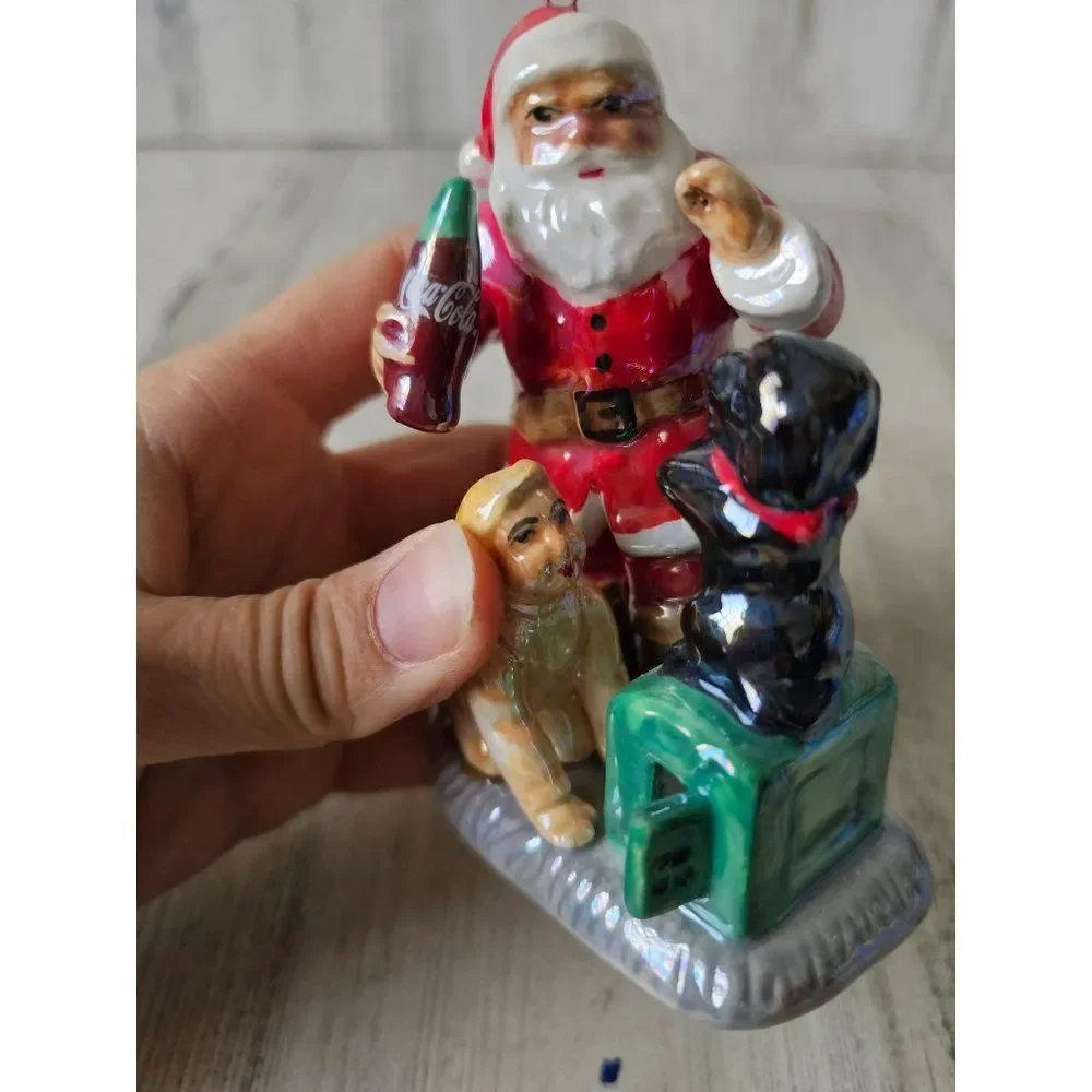 trim a tree Coca-Cola Santa dog ornament 2004 ceramic soda Xmas tree‎